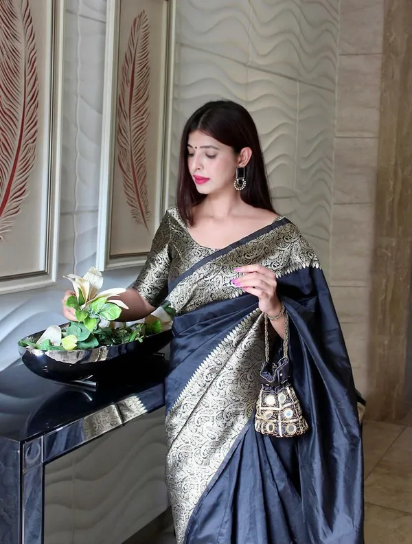 Blue_riddhi_creatuon_Embellished_Bollywood_Jacquard_Saree_(Blue)